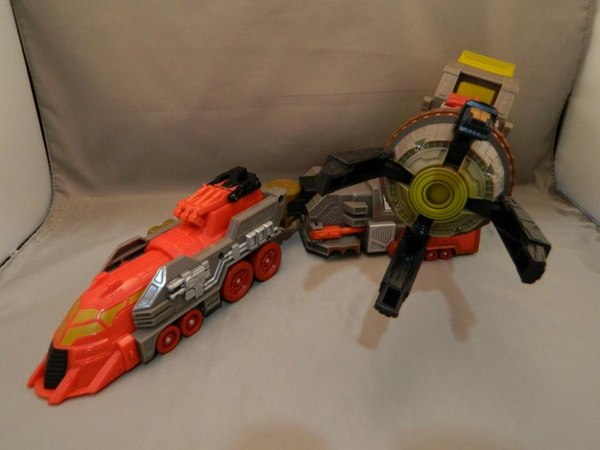 Transformers Year Of The Snake Platinum Edition Omega Supreme  (19 of 48)